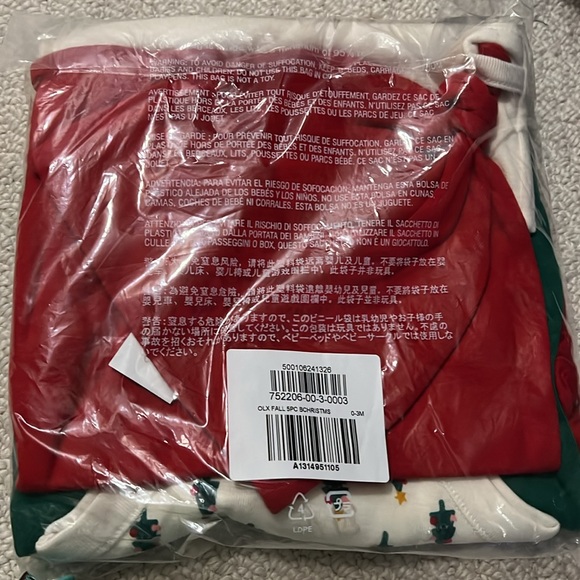 NWT - Old Navy 5 piece holiday layette set for baby. Size 0-3 months. - Picture 6 of 7